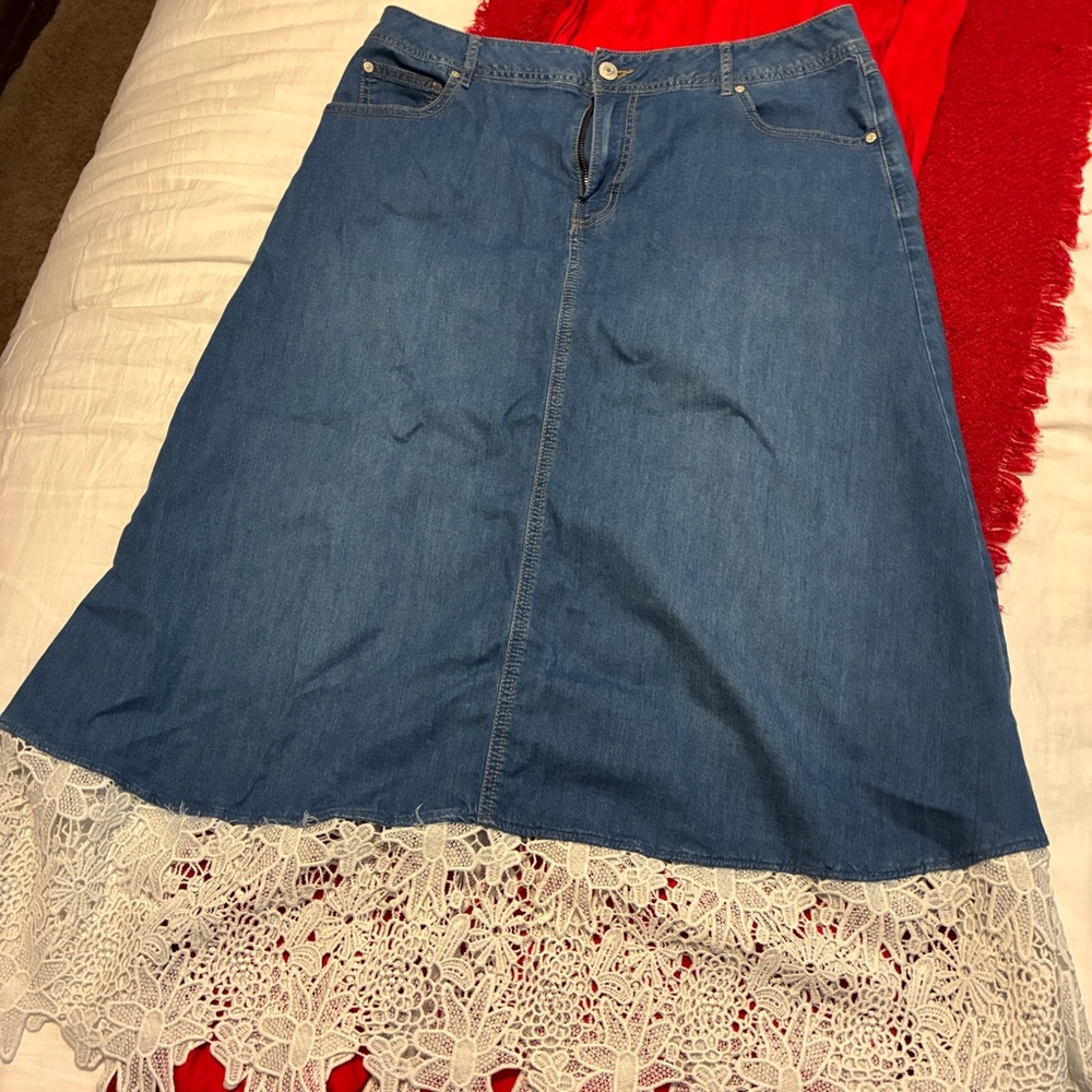 Elegant Blue Denim Skirt with Lace Trim